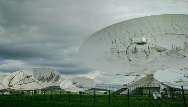 Uitrollen van satellietnetwerken